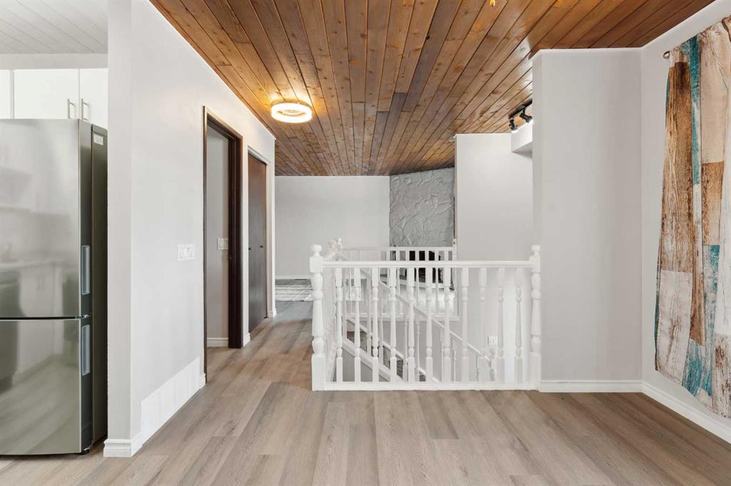1203 44 Street E Property Photo 20