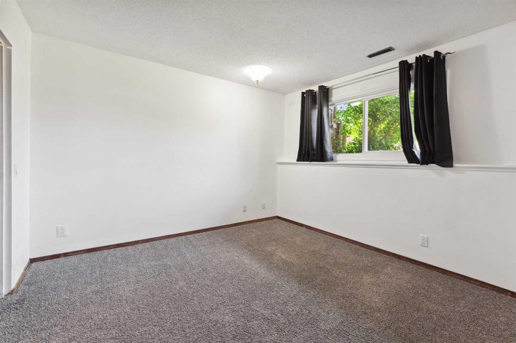1203 44 Street E Property Photo 24