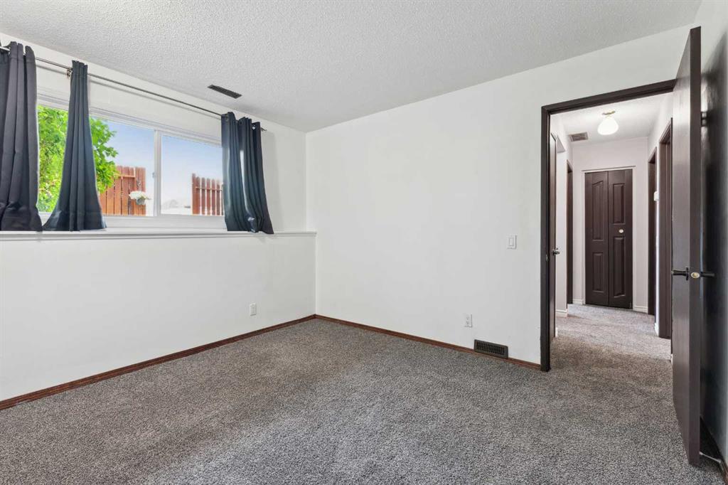 1203 44 Street E Property Photo 28