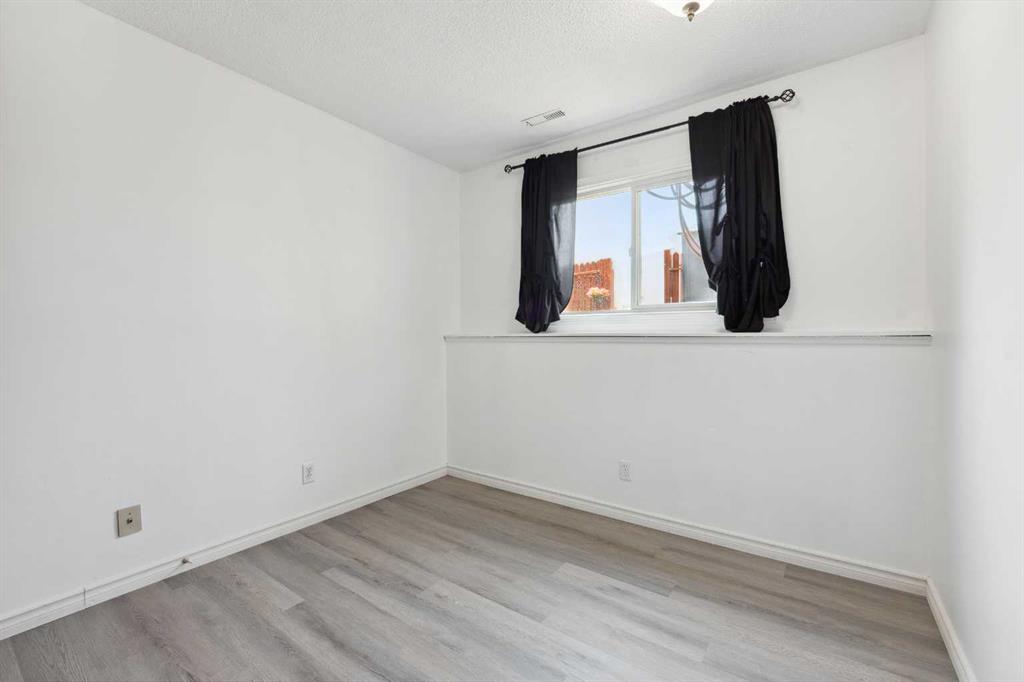 1203 44 Street E Property Photo 29