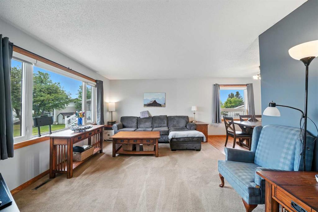 5220 52 Street Property Photo 5