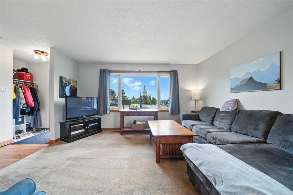 5220 52 Street Property Photo 6