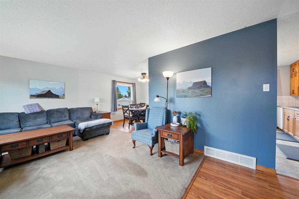 5220 52 Street Property Photo 7