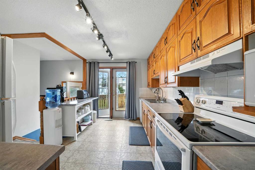5220 52 Street Property Photo 12