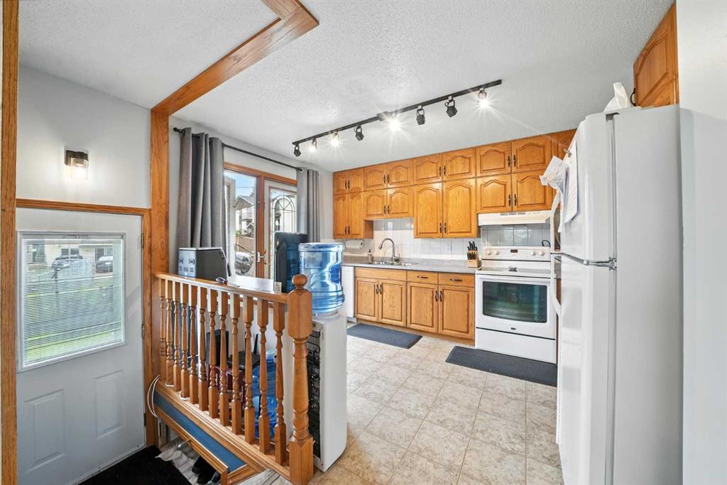 5220 52 Street Property Photo 13