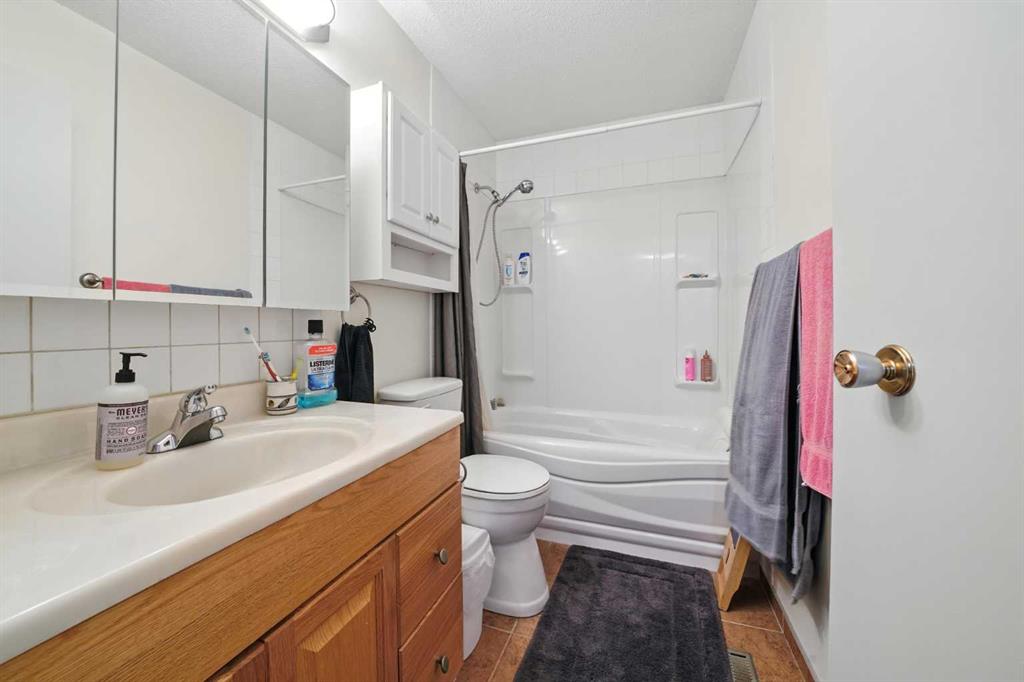 5220 52 Street Property Photo 17