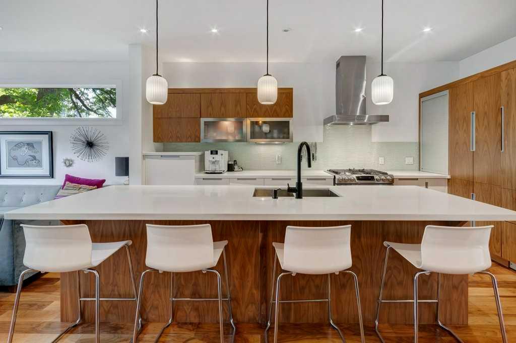 2421 29 Avenue Property Photo 8