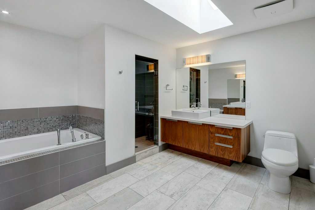 2421 29 Avenue Property Photo 18