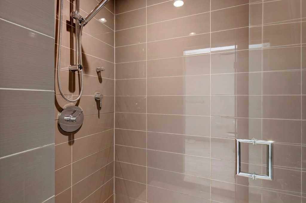2421 29 Avenue Property Photo 20