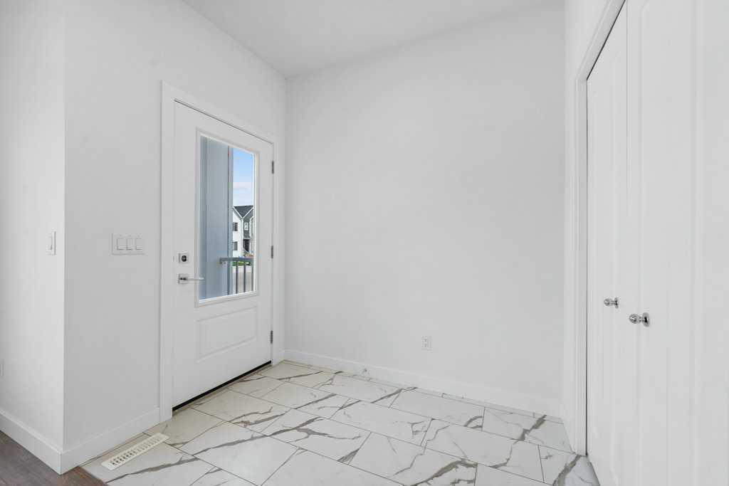 7589 202 Avenue Property Photo 4