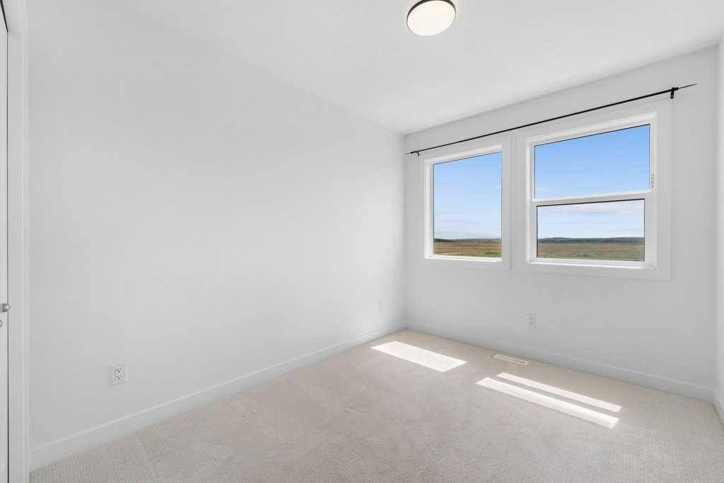 7589 202 Avenue Property Photo 28