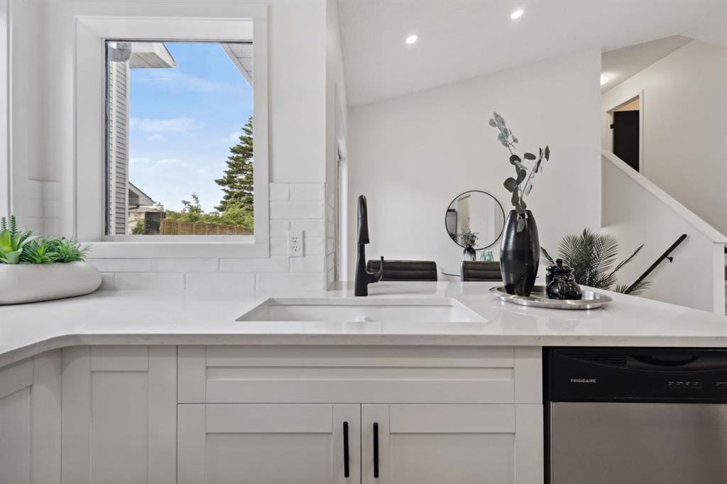 9029 21 Street Property Photo 1