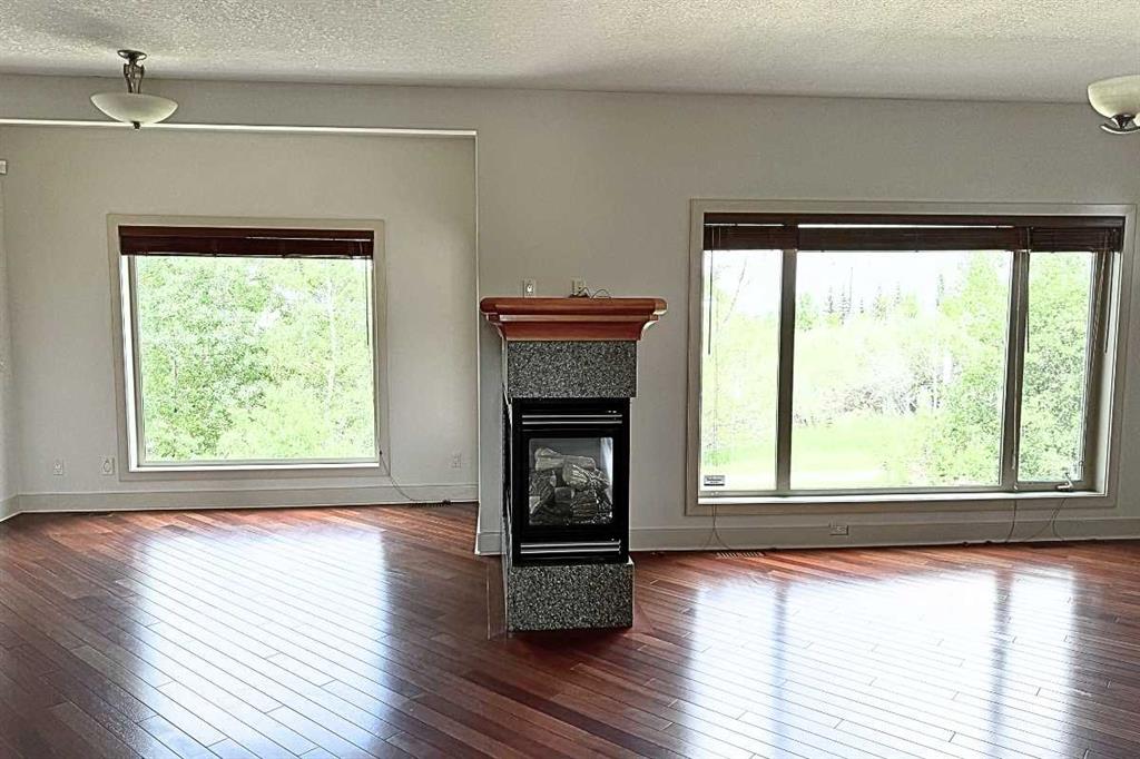 31 Cougarstone Point Property Photo 7