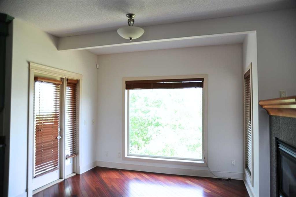 31 Cougarstone Point Property Photo 9
