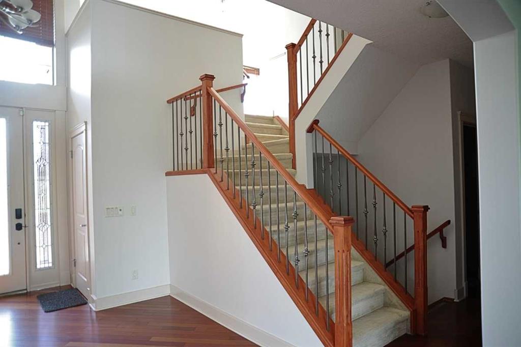 31 Cougarstone Point Property Photo 11