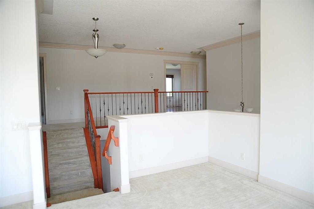 31 Cougarstone Point Property Photo 13