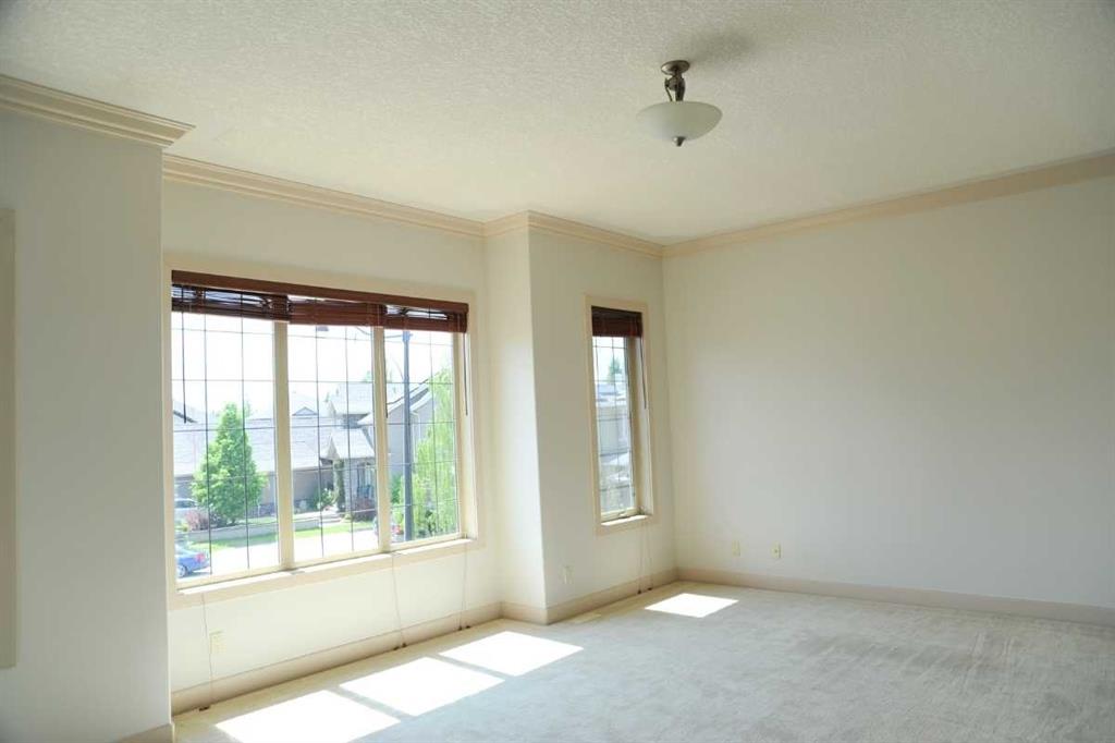 31 Cougarstone Point Property Photo 14