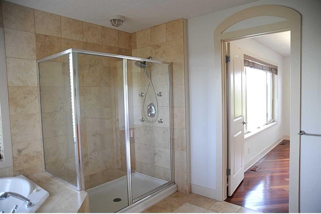 31 Cougarstone Point Property Photo 16