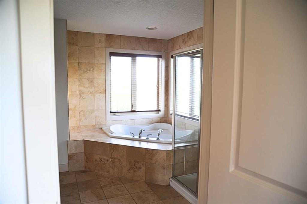 31 Cougarstone Point Property Photo 17