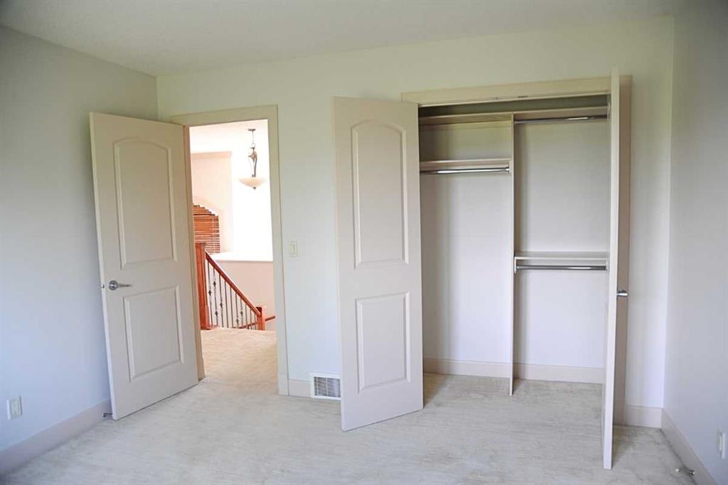 31 Cougarstone Point Property Photo 19