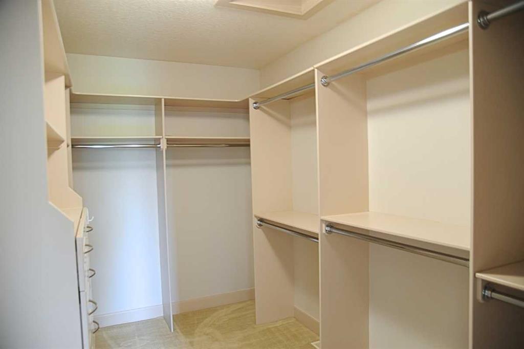 31 Cougarstone Point Property Photo 20