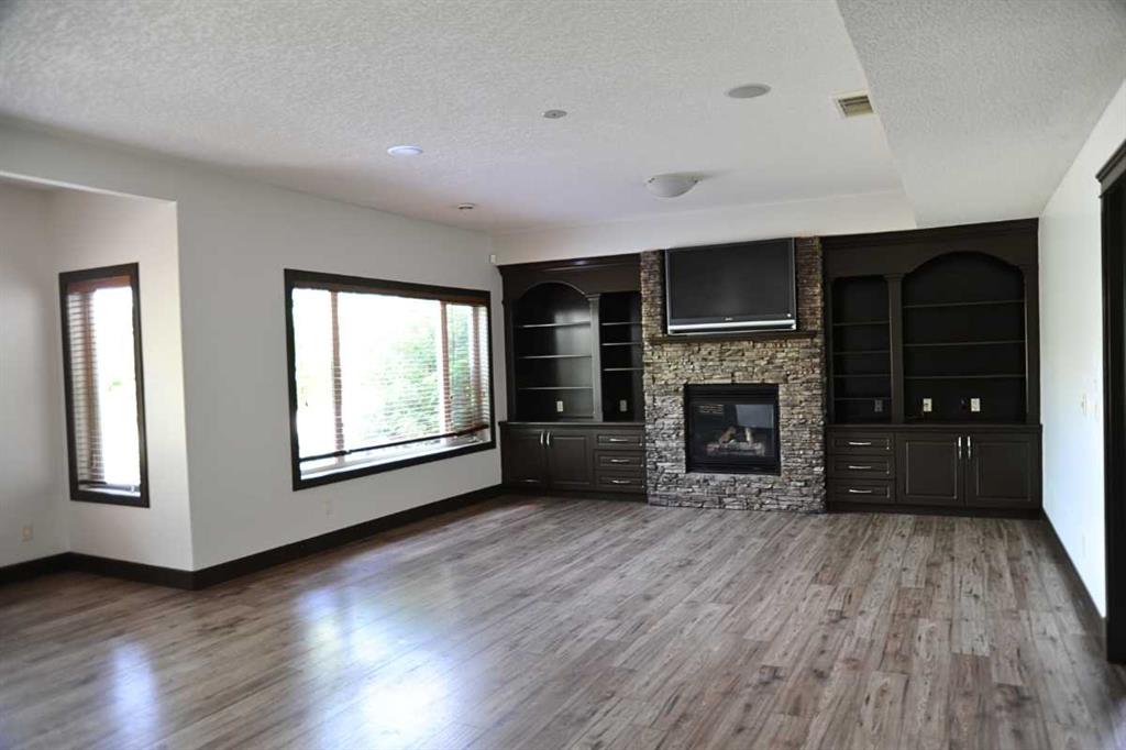 31 Cougarstone Point Property Photo 23