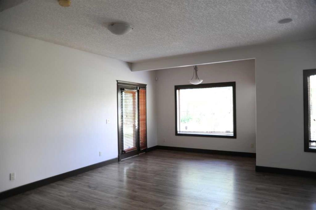 31 Cougarstone Point Property Photo 26