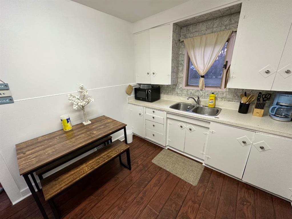 513 3 Street Property Photo 3