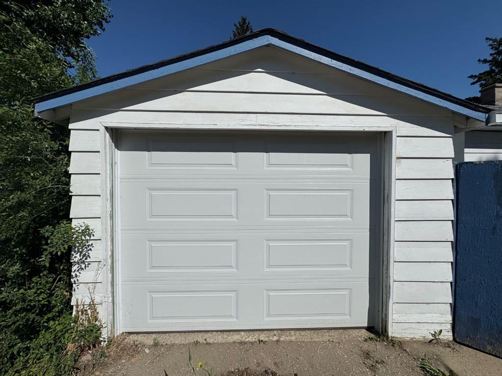 513 3 Street Property Photo 17