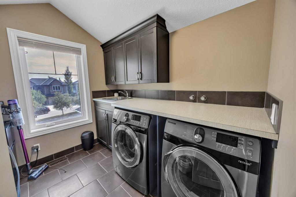 172 Panatella Crescent Property Photo 31
