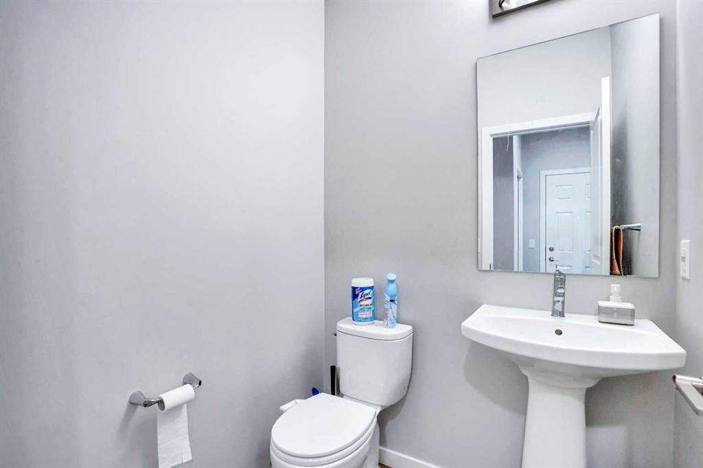64 Corner Glen Avenue Property Photo 6