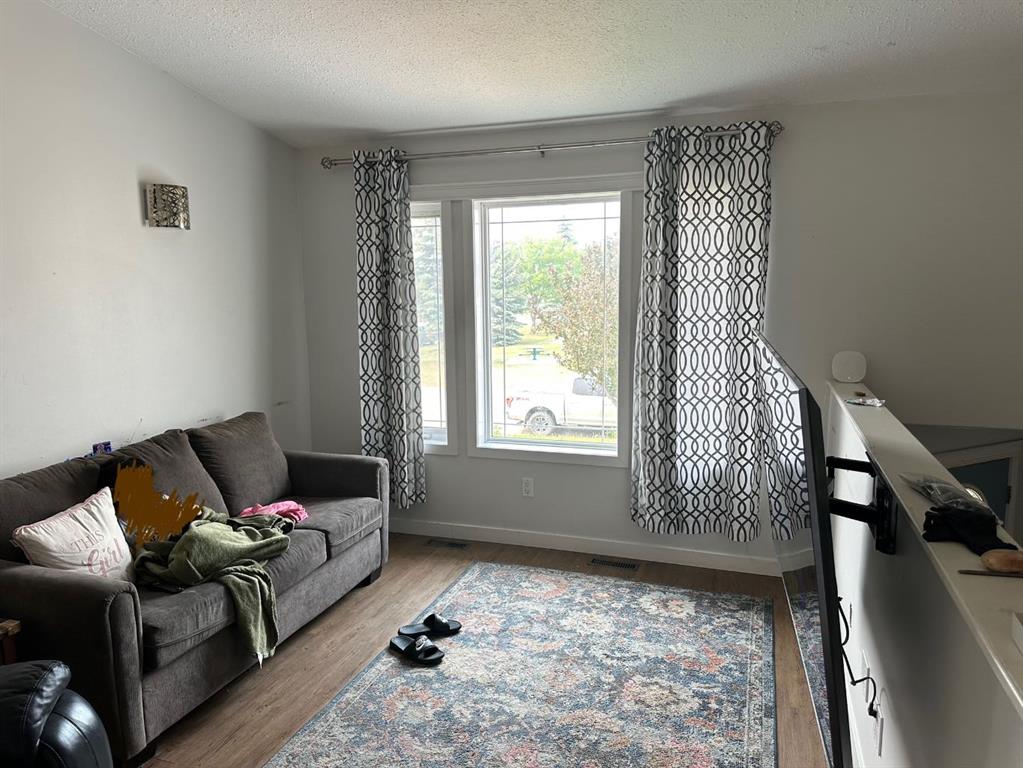 9025 60a Avenue Property Photo 2