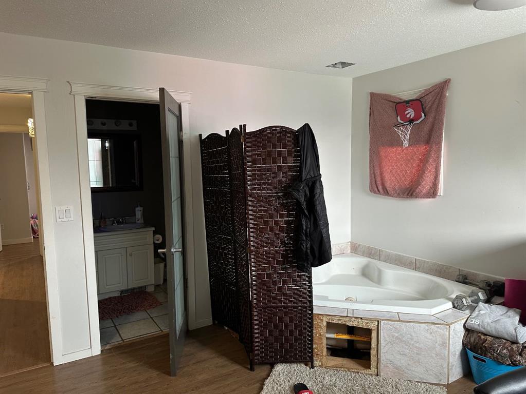 9025 60a Avenue Property Photo 14