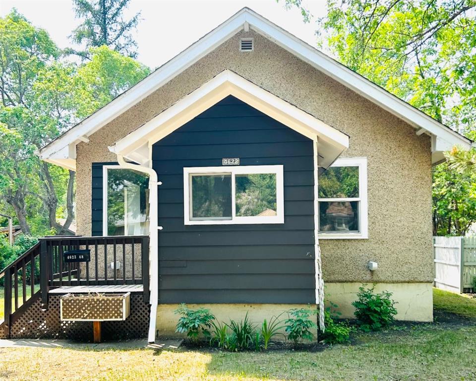 4622 48 Street Property Photo 2