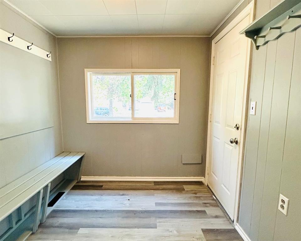 4622 48 Street Property Photo 3