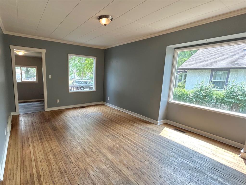 4622 48 Street Property Photo 5