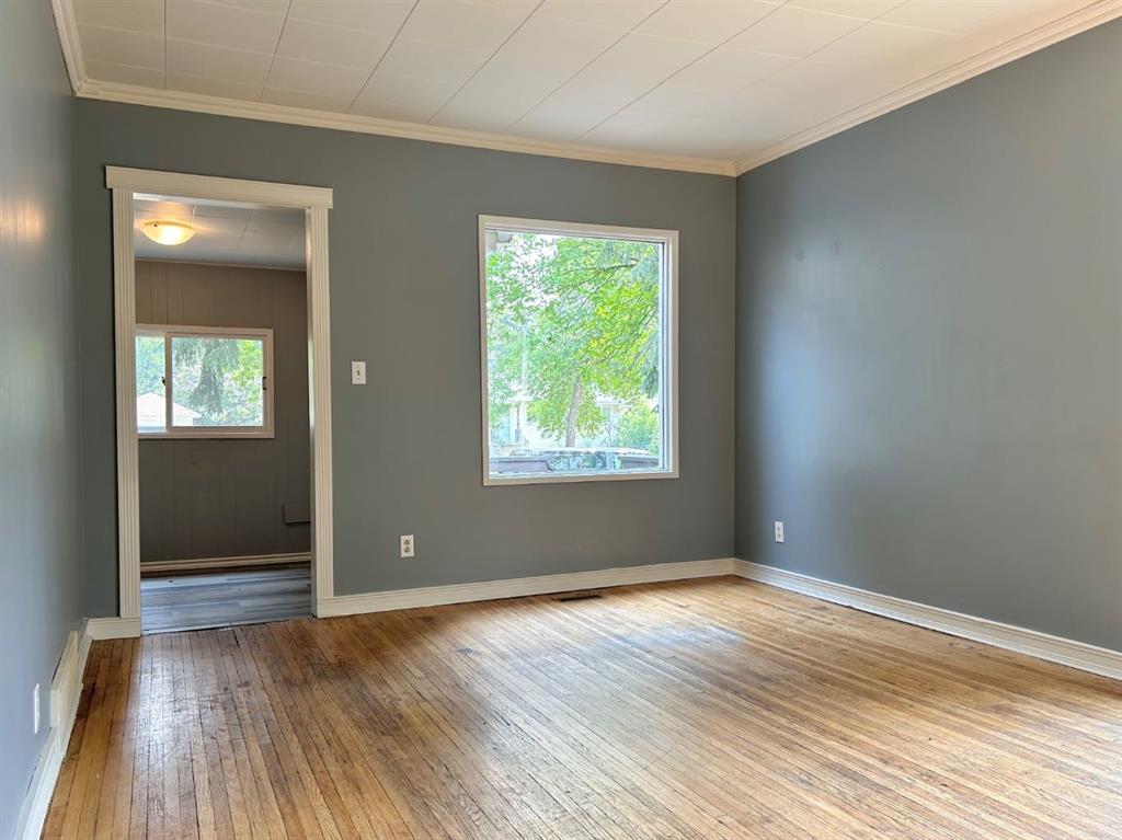 4622 48 Street Property Photo 6