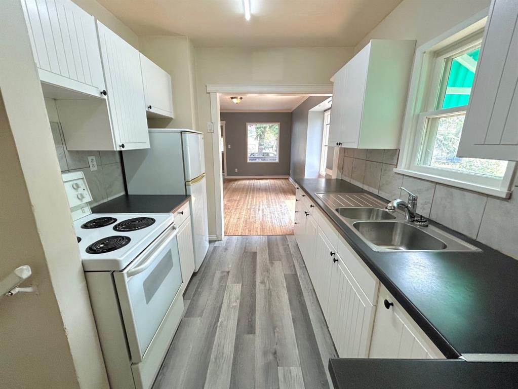 4622 48 Street Property Photo 11