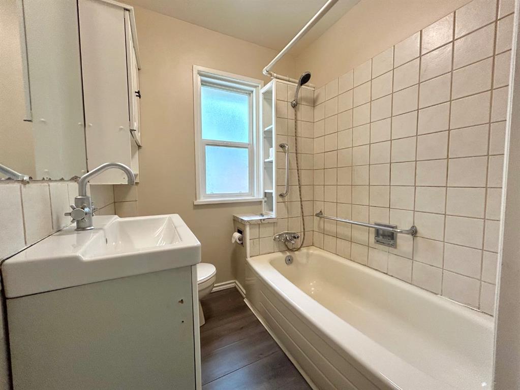 4622 48 Street Property Photo 12