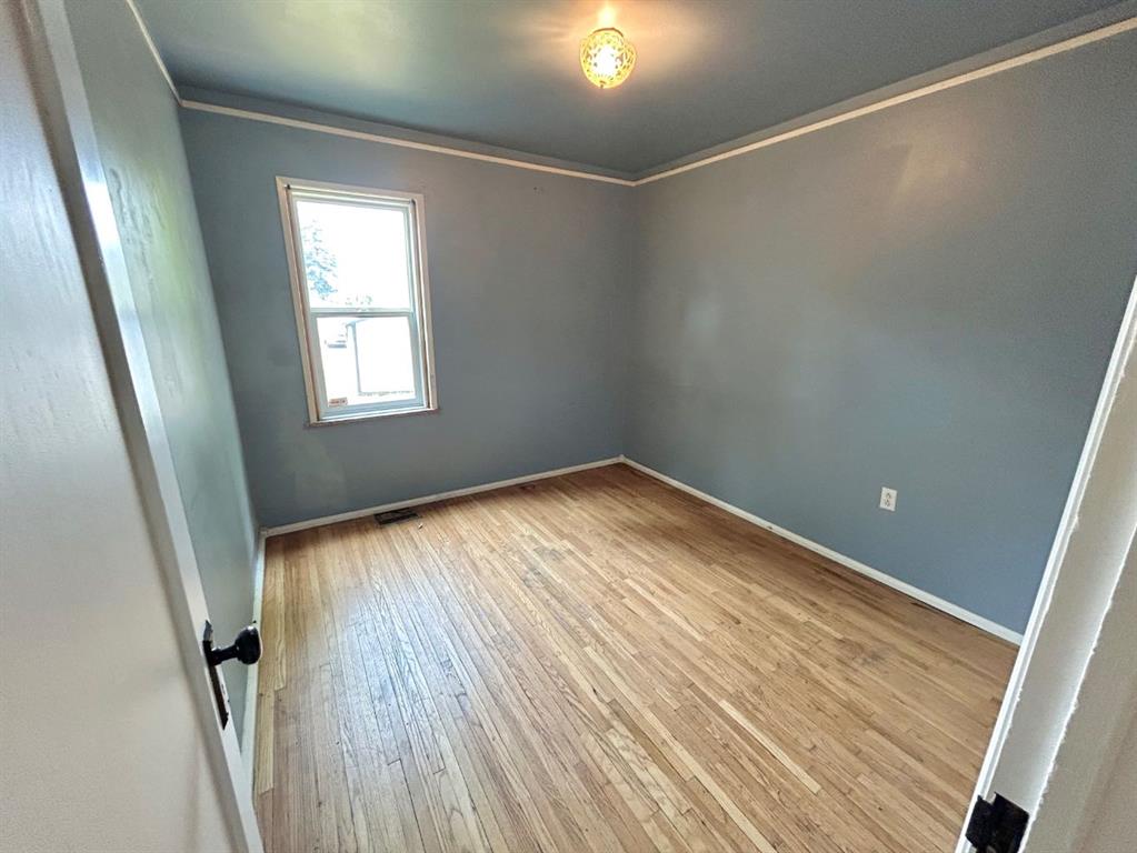 4622 48 Street Property Photo 16