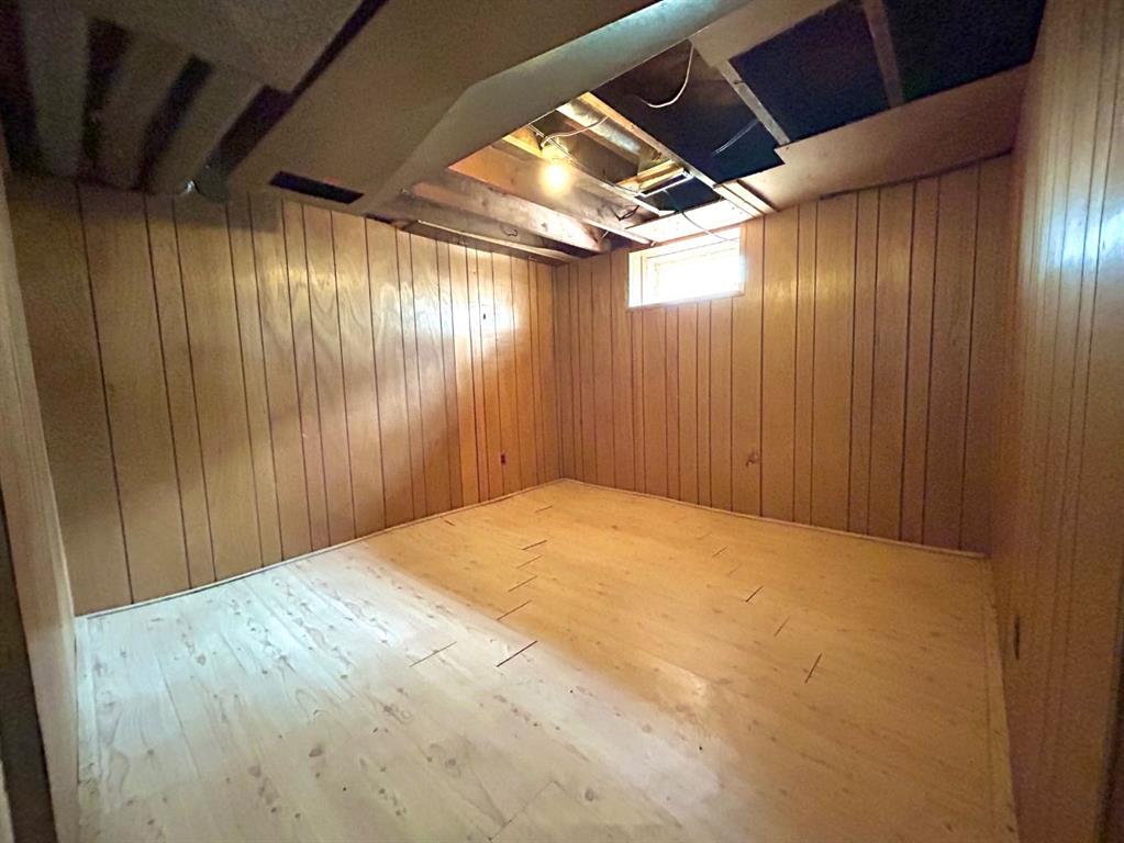 4622 48 Street Property Photo 18