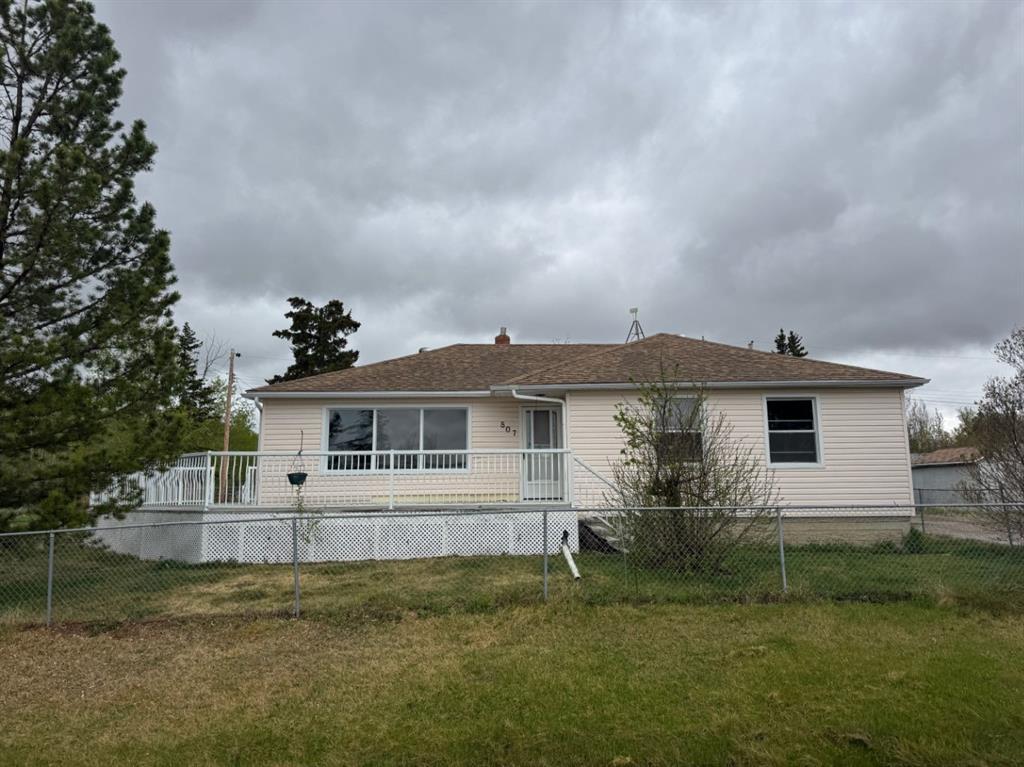 807 5 Street Property Photo 1