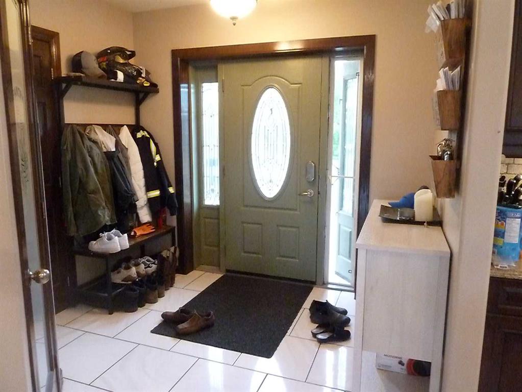 65471 152 Range Property Photo 5