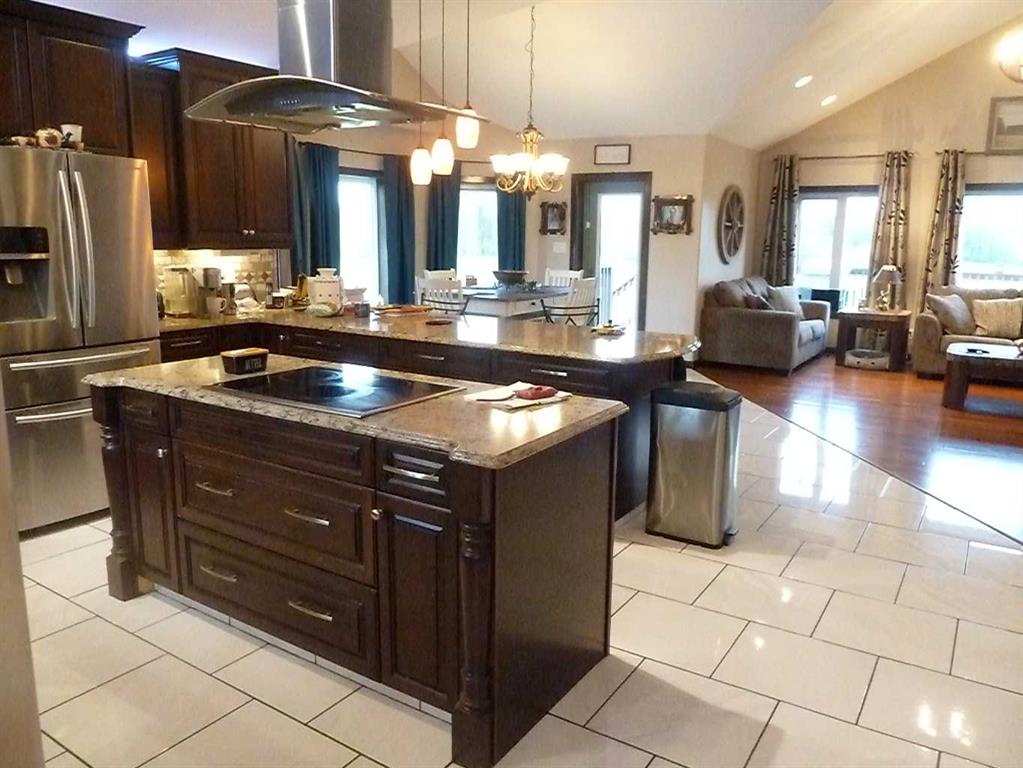 65471 152 Range Property Photo 8