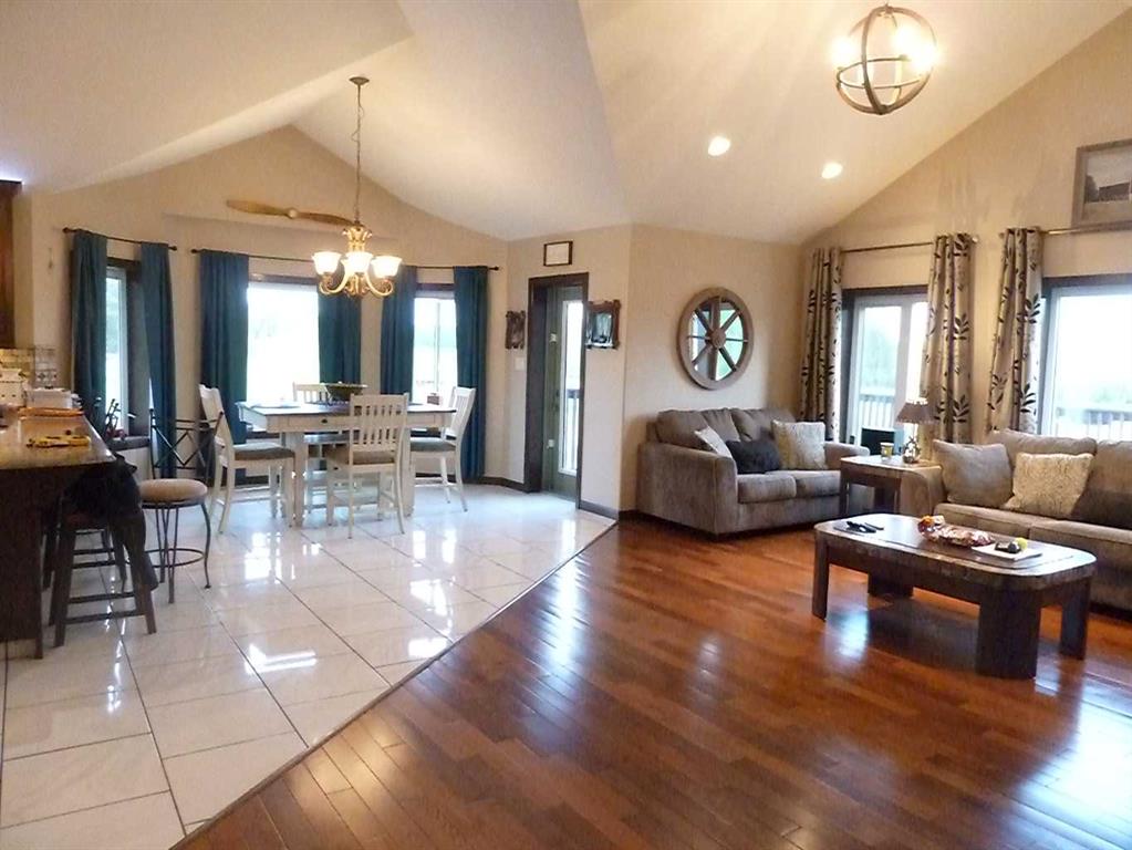 65471 152 Range Property Photo 11