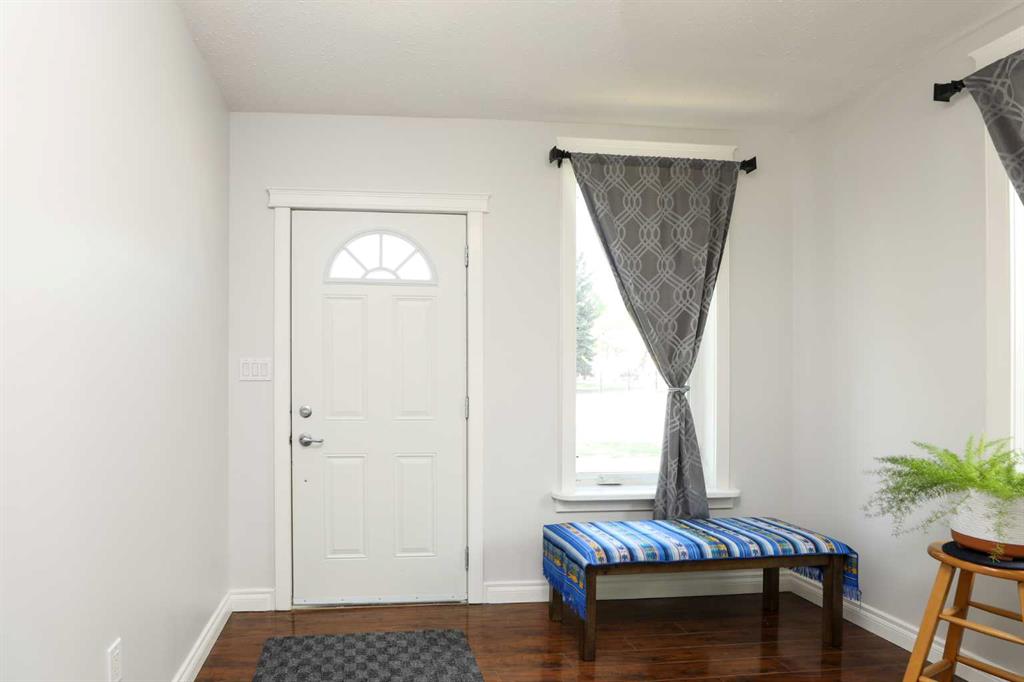 812 6 Avenue Property Photo 2