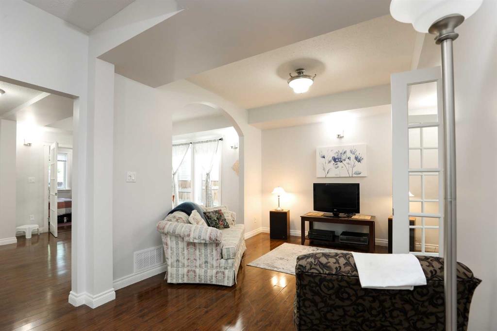 812 6 Avenue Property Photo 5