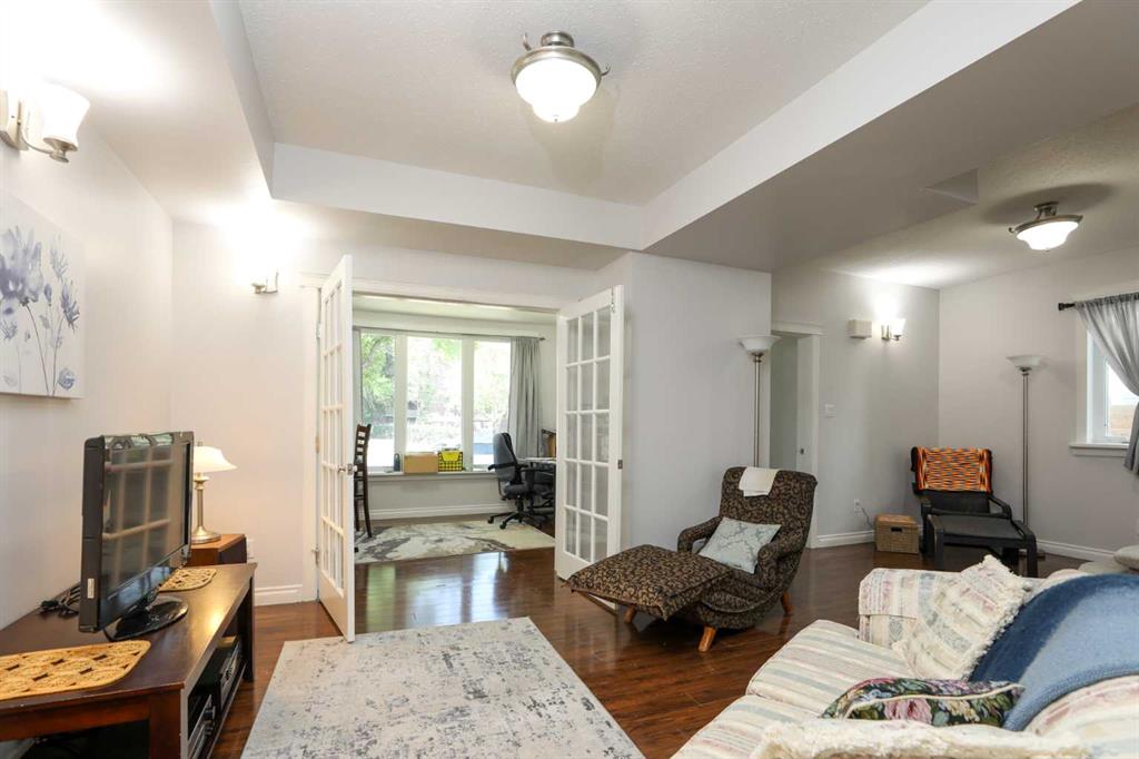 812 6 Avenue Property Photo 8