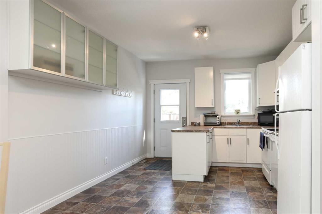 812 6 Avenue Property Photo 14