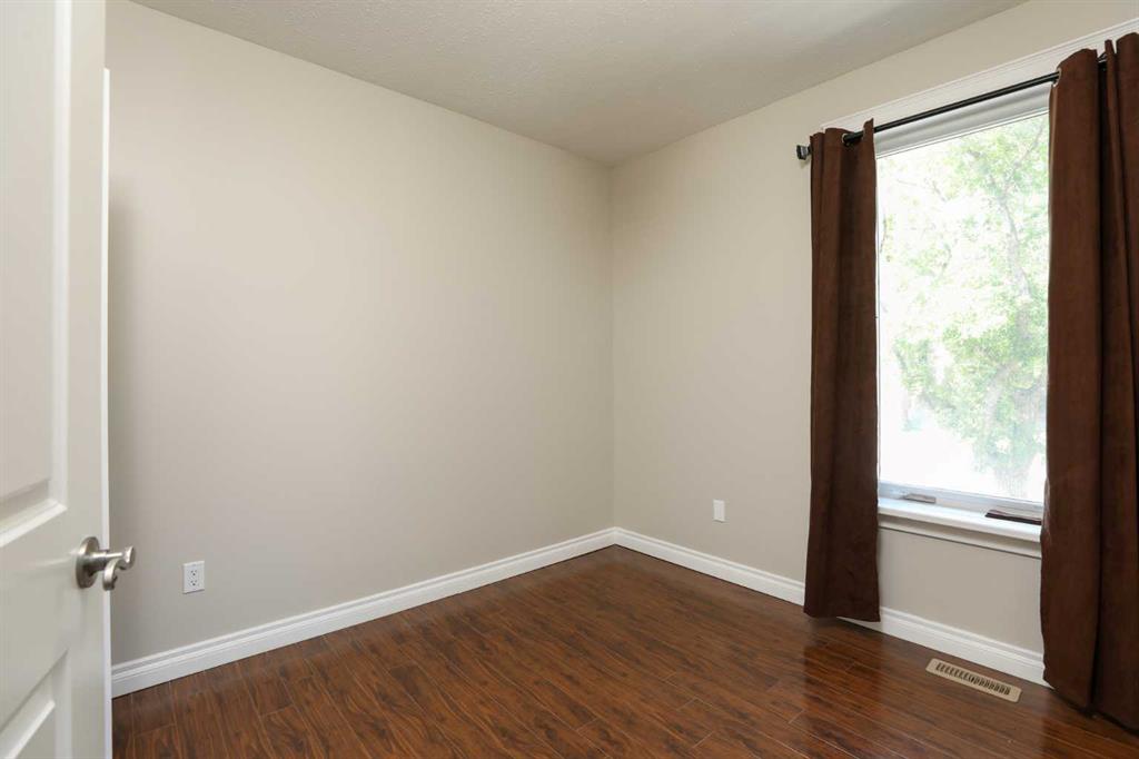 812 6 Avenue Property Photo 22